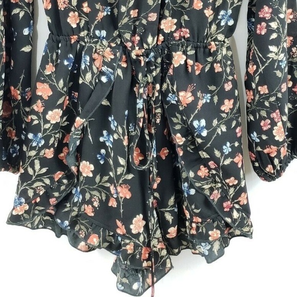 🚫A & F Floral V-neck Ruffle Romper - Picture 5 of 8